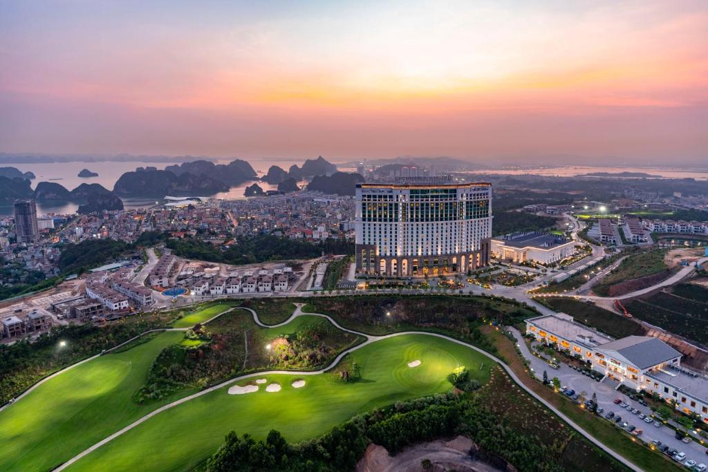 Sân Golf FLC Hạ Long 